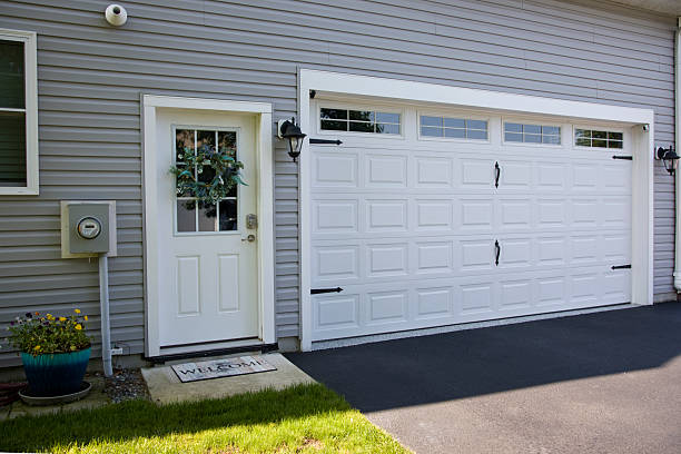 24/7 Emergency Garage Door Panel Replacement experts in Justice, OK